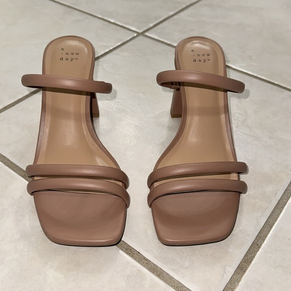 Mule Heels - 8 Wide - Picture 3 of 5